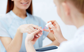 Manicure hybrydowy – co warto wiedzieć? Manicure hybrydowy - co warto wiedzieć?
