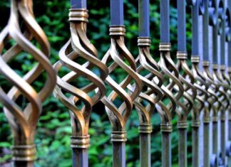 Jak postawić płot na granicy?