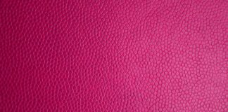 Czym się czyści skórę?