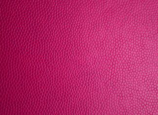 Czym się czyści skórę?